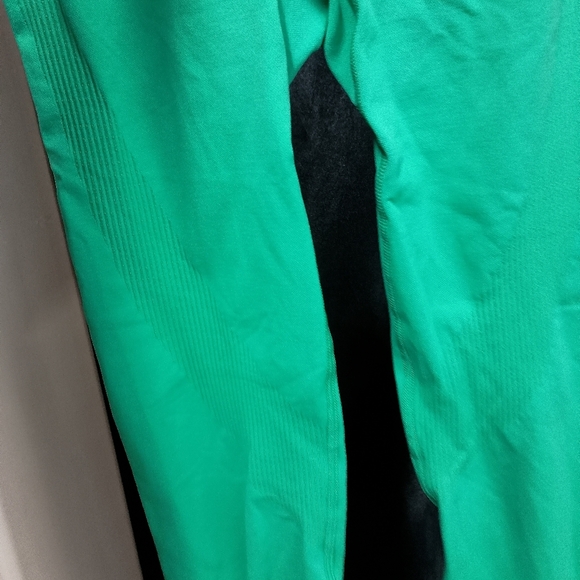 PINK Victoria's Secret Green Leggings Stretchy Form-Fitting - Picture 7 of 15